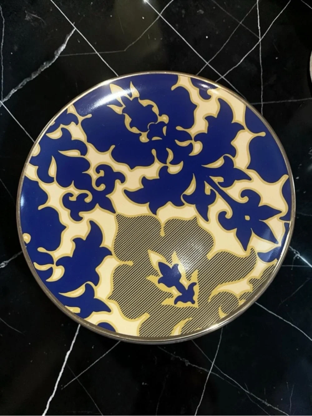 NIB Set of 8 Tracy Reese Neiman Marcus Dessert Salad Plates 18K Gold Rim 7 1/4”